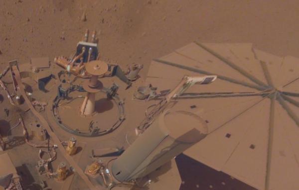 طراحی سایت: کاوشگر اینسایت ناسا سلفی پیش از مرگ خود را در مریخ ثبت کرد
