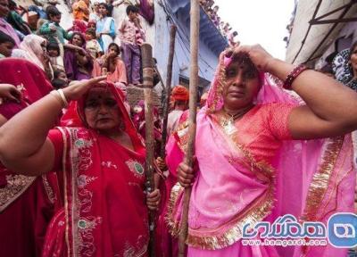 لات مار هولی: جشنی در هند که در آن زنان مردان را با چوب میزنند (تور دهلی)