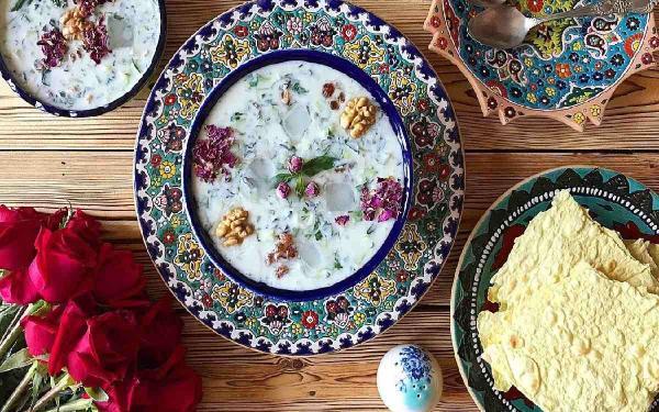 طرز تهیه آب دوغ خیار مقوی و فواید آن برای تابستان